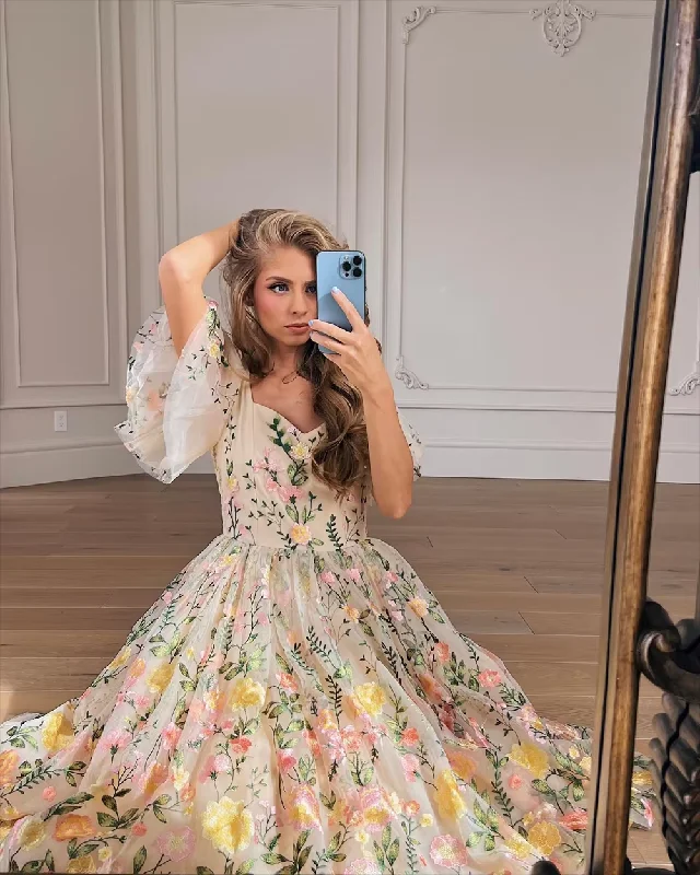 Laced DressFlower Lace Embroidery Tulle Fabric Prom Dress Modest A-line vestidos de fiesta Short Sleeves Elegant