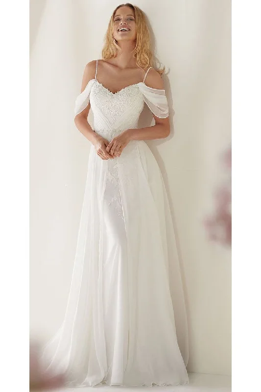 women's pear-shaped body dressesUnique Spaghetti Straps Sweep Train Wedding Dress Long Beach Wedding Dress N2371