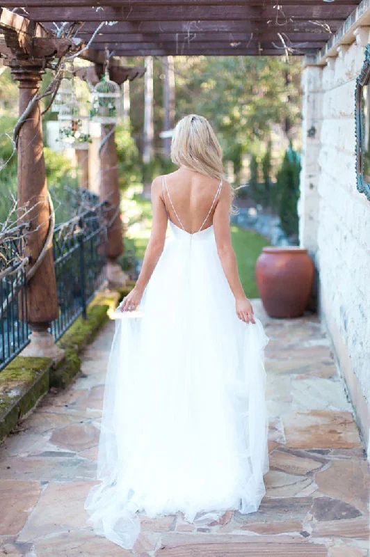 women's glam dressesElegant Spaghetti Straps Boho Long Tulle Beach Wedding Dresses N739